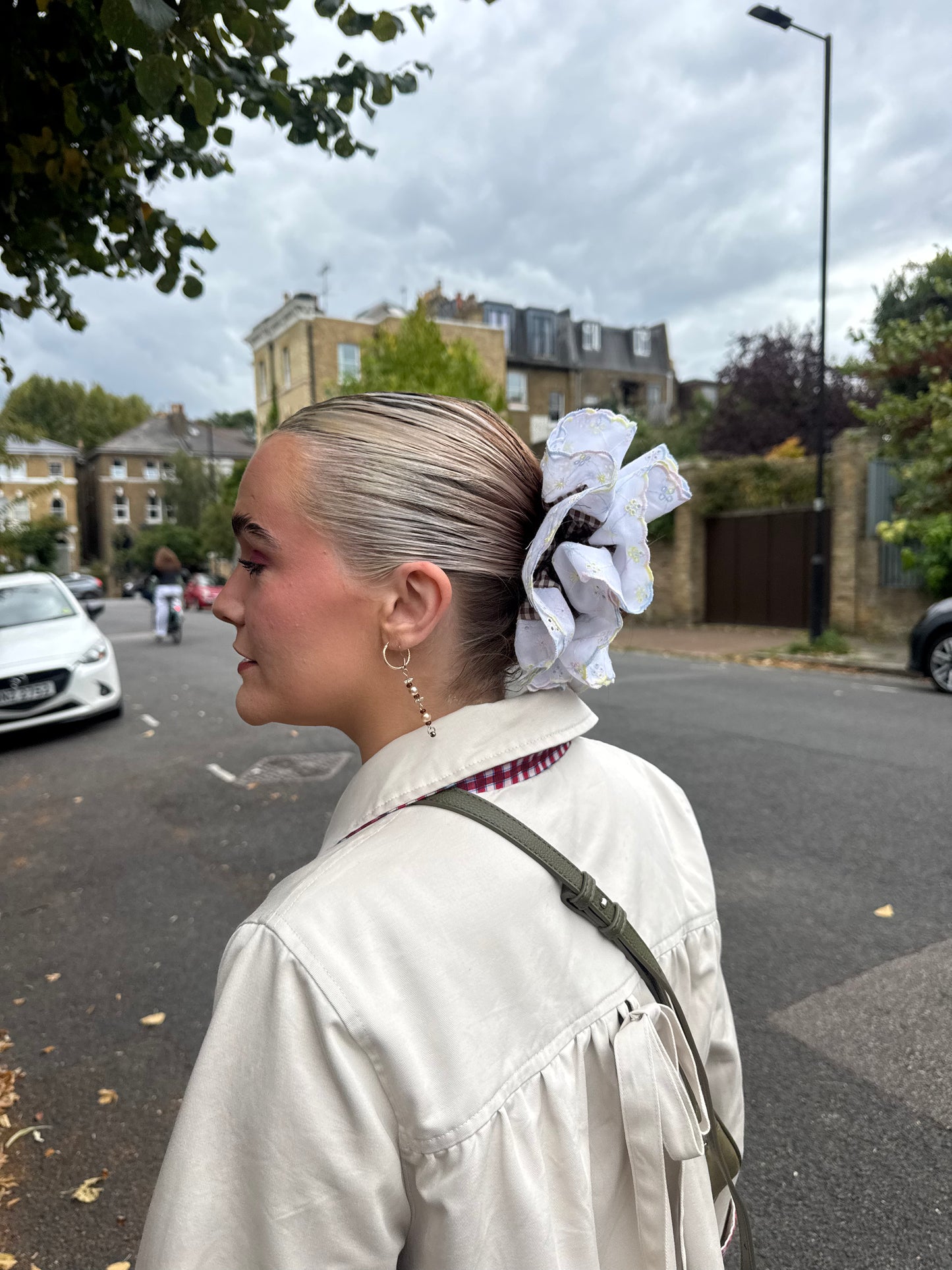 The White and Brown Gingham Regular Doodle Buzz