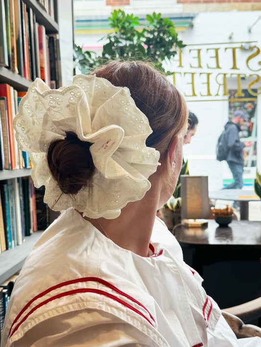 The Pure White Regular Doodle Buzz