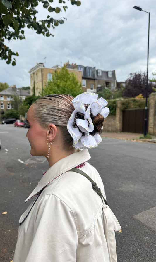 The White and Brown Gingham Regular Doodle Buzz